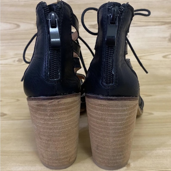 EUC Rebels Black Open Toe Strappy Block Heel Sandals Womens Shoes Size 8 - Picture 6 of 7